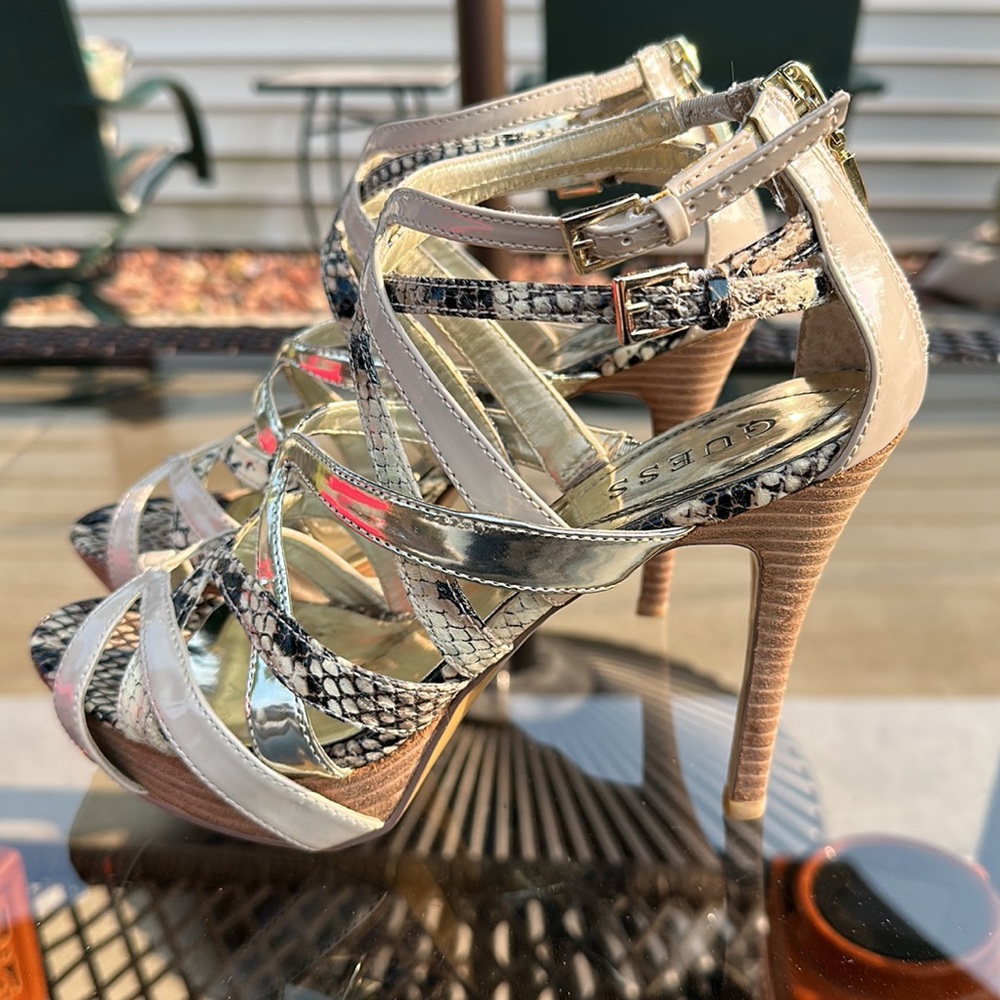 GUESS PLATFORM HEELS - Picture 4 of 10